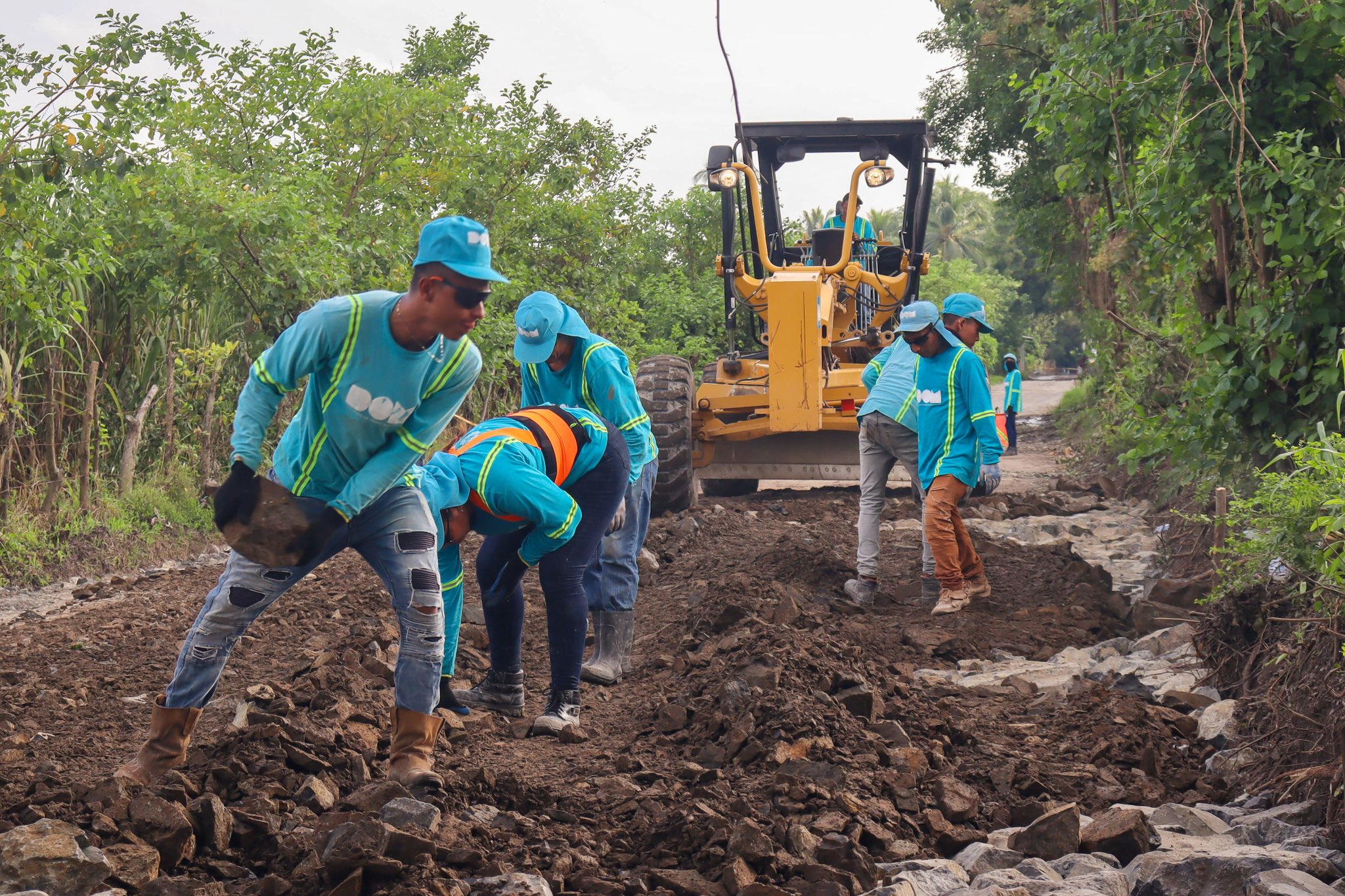 dom-beneficiara-a-mas-de-3-mil-habitantes-con-reconstruccion-vial-en-el-chaguiton-san-luis-talpa